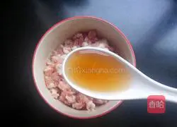 Illustration of how to make fried minced meat with corn kernels 5