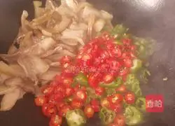 Illustration of how to stir-fry pork snout with chili pepper 5
