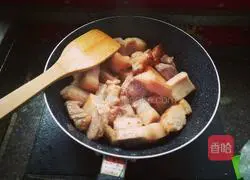 Illustration of how to make fat but not greasy braised pork 3