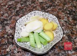 Illustration of how to stir-fry cabbage 3