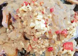 Illustration of how to make spicy street snacks 12