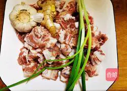 Illustration of how to make steamed pork ribs 1