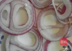 Illustration of how to make fried onion rings 2