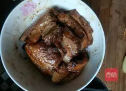 Illustration of how to make pork with pickled vegetables 6