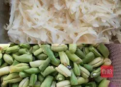 Illustration of how to make beans and potatoes wiping 1