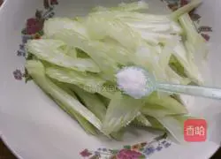 Fried celery with lean meat Practice illustration 6