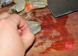 Illustration of how to make shrimps in abalone sauce 1