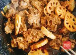 Illustration of how to cook lotus root with pork ribs 6