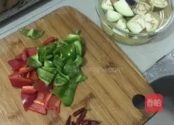 Illustration of how to make braised chicken and rice 3