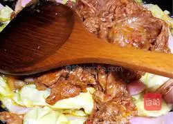 Illustration of how to make stir-fried tender beef with kimchi 7