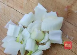 Illustration of how to make chicken veggie sandwich 3