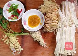 Illustration of how to make fat beef in sour soup 1