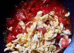 Illustration of how to make tomato scrambled eggs 9