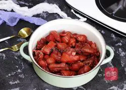 Illustration of braised pig trotters with red fermented rice 15