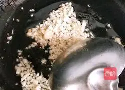 Illustration of how to steam enoki mushrooms with garlic 4