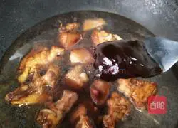 Illustration of braised pig's feet with soybeans 17