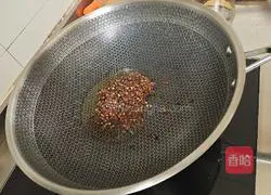 Illustration of how to make spicy minced pork and pickled mustard 4