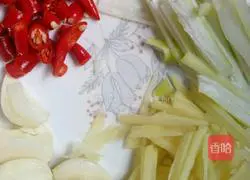 Illustration of home-style braised yellow croaker 2