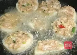 Illustration of how to make lotus root with minced meat 3