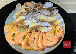 Illustration of how to make steamed seafood with garlic 12