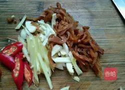 Illustration of how to make steamed squid with dried radish 2