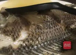 Cantonese style - Illustration of how to make steamed reservoir crucian carp 5