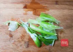 Illustration of how to make salmon bones with green onions 3