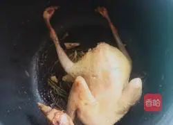 Illustration of how to make salt-baked pigeons 5