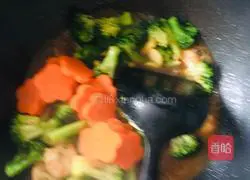 Illustration of how to make stir-fried shrimps with broccoli 14