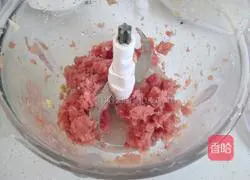 Illustration of how to make glutinous rice and lotus root meatballs 2