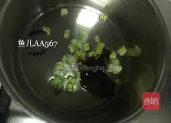 Illustration of how to cook sea cucumber with green onions 3