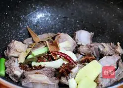 Illustration of how to cook beef ribs with tomatoes 5