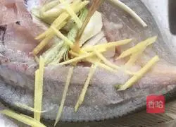 Illustration of how to make steamed large yellow croaker 7