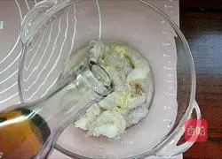 Illustration of how to stir-fry shrimp with asparagus 3