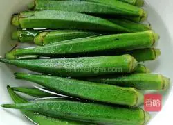 Illustration of how to make fried shrimps with okra 2