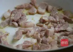 Pork fried with colored peppers Practice illustration 3