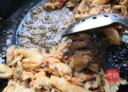 Illustration of how to make fried meat with green bamboo shoots 5