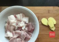 Illustration of how to make roast pork with dried beans 3