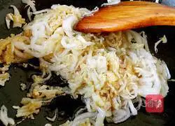 Illustration of how to make pickled cabbage with white meat 5