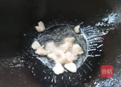 Illustration of how to make fried pork with beans and beans 3