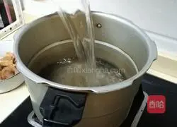 Illustration of how to make steamed potato and taro ribs 4