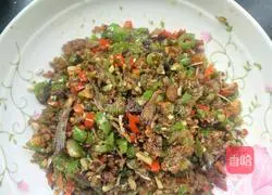 Illustration of how to make minced pepper fish 6