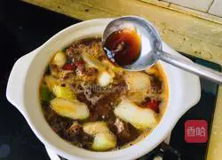 Illustration of how to make braised beef brisket and stewed winter melon in a casserole 9