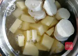 Illustration of braised chicken legs with potato cubes 2