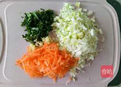 Illustration of how to make steamed carrot meatballs 2