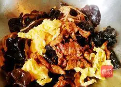 Illustration of how to make Mushu Pork 3