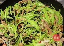 Illustration of the home version of fish-flavored shredded pork 3