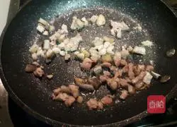 Illustration of how to make salted fish and tofu pot 4