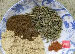 Illustration of how to stew mackerel in iron pot 6