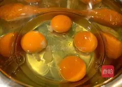 Illustration of how to make tomato scrambled eggs 4